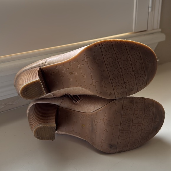 Chic Tan Leather Ankle Booties - Picture 10 of 11